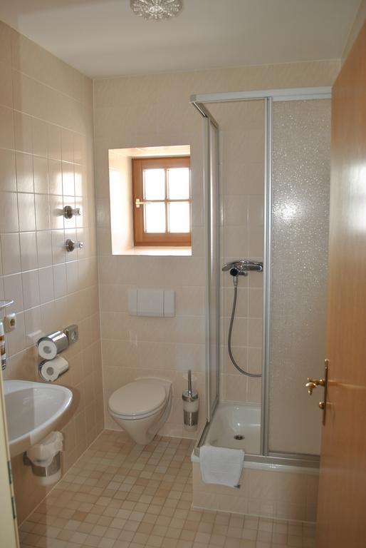 Gasthof Kampenwand Bernau Hotell Bernau am Chiemsee Rum bild